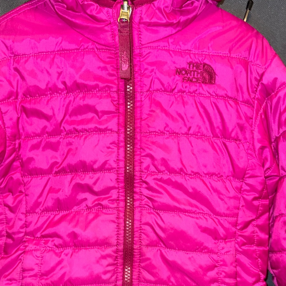 The North Face Fuchsia Jacket reversible with hood & pockets 4T - Picture 13 of 16